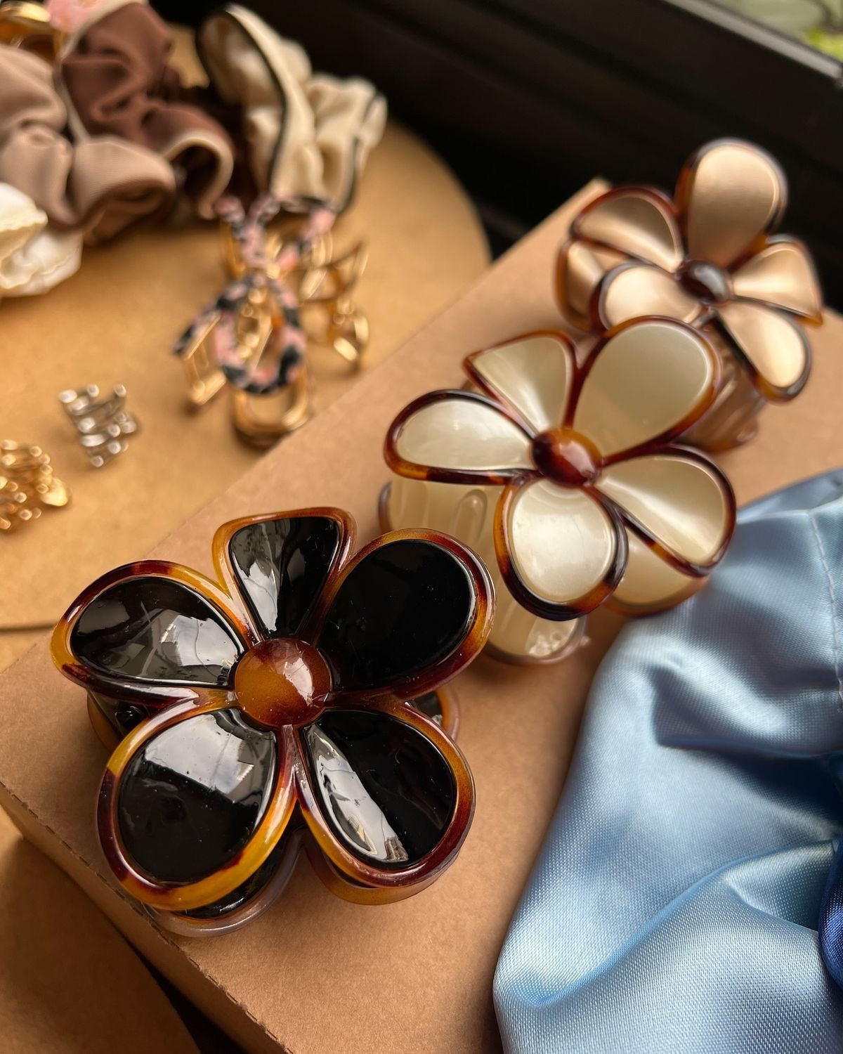 Broche Daisy Gloss